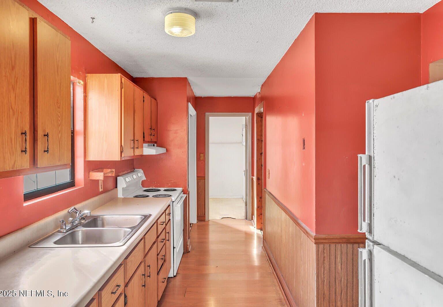 Outdated Kitchen Cabinets