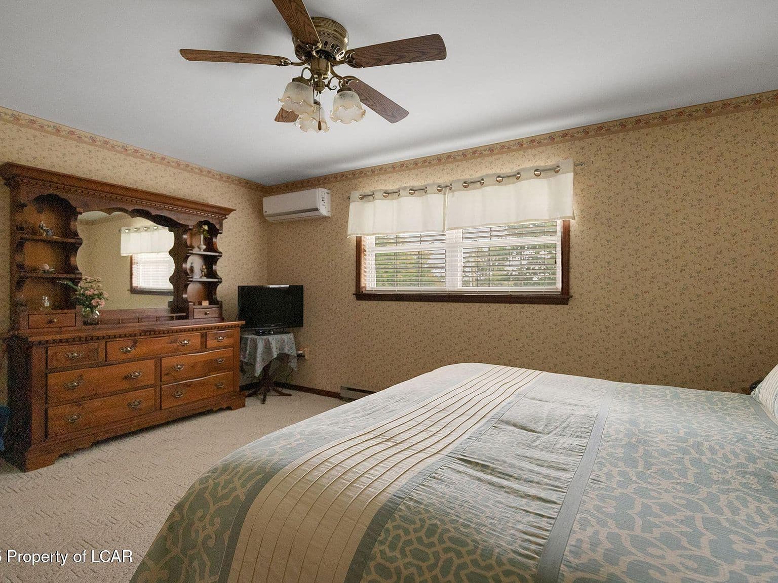 Dated Wallpaper