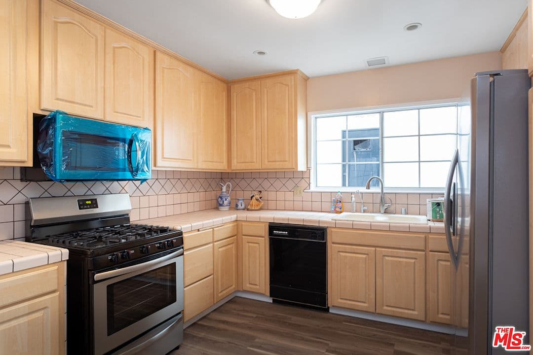 Outdated Kitchen Cabinets