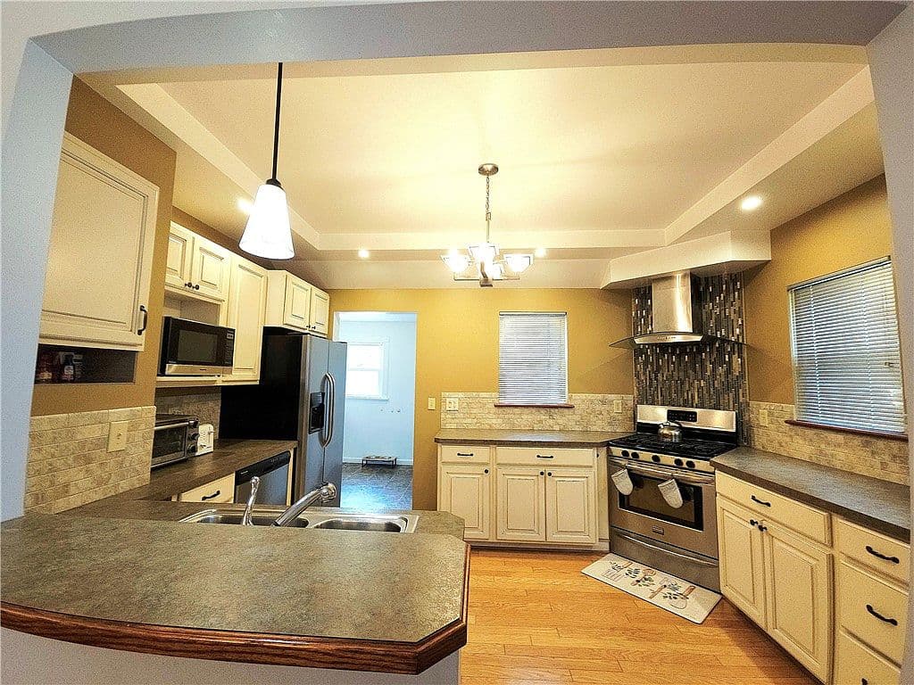 Dated Kitchen Finishes