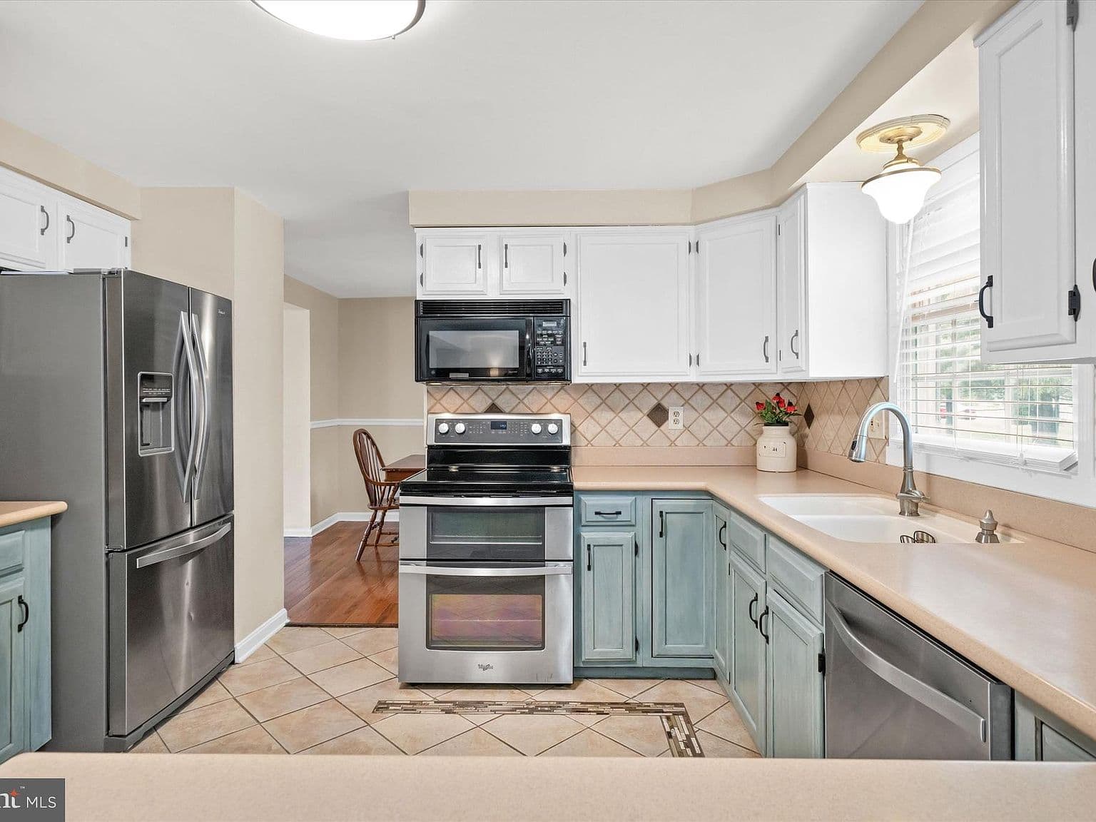 Dated Kitchen Cabinets