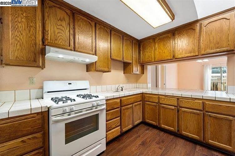 Outdated Kitchen Cabinets