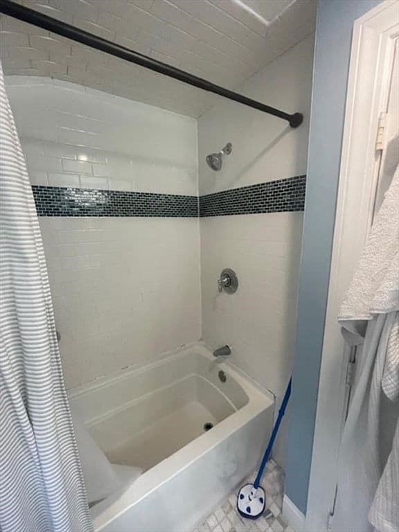 Dated Bathtub and Tile