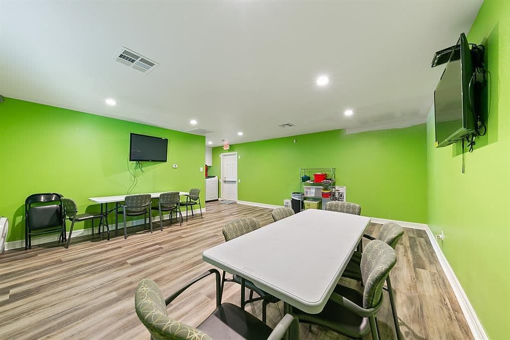 Bright Green Paint