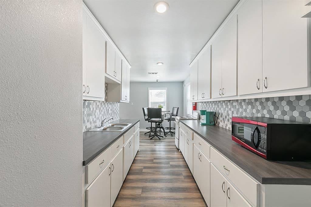 Narrow Kitchen Layout