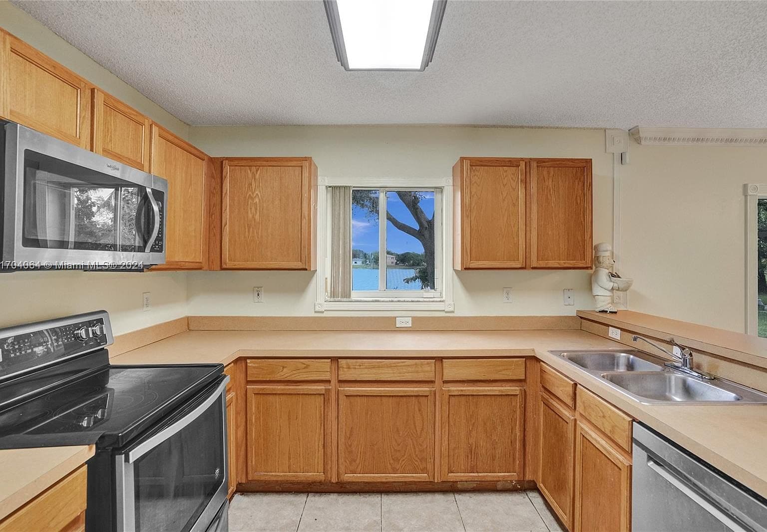 Outdated Kitchen Cabinets