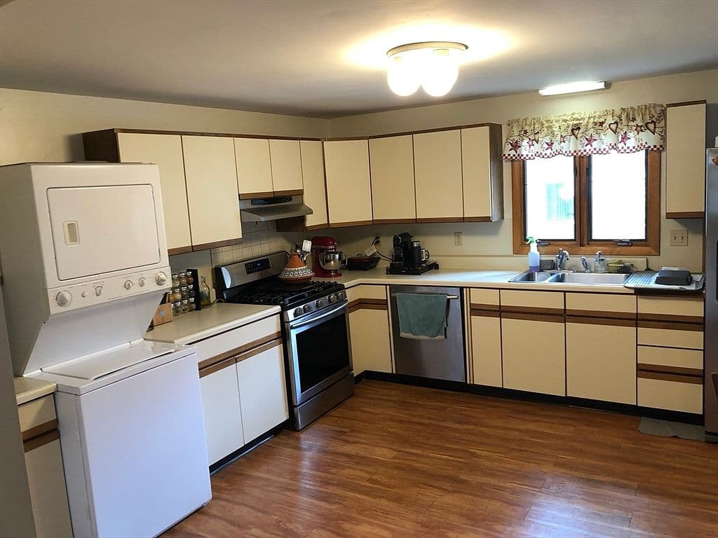 Washer/Dryer in Kitchen