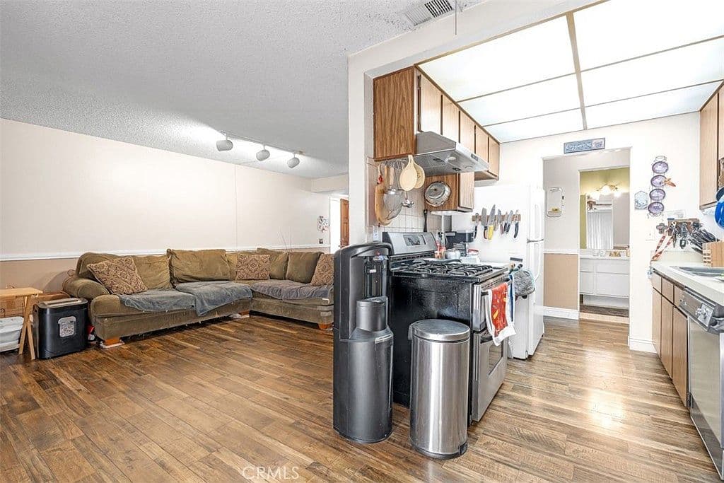 Outdated Kitchen Cabinets